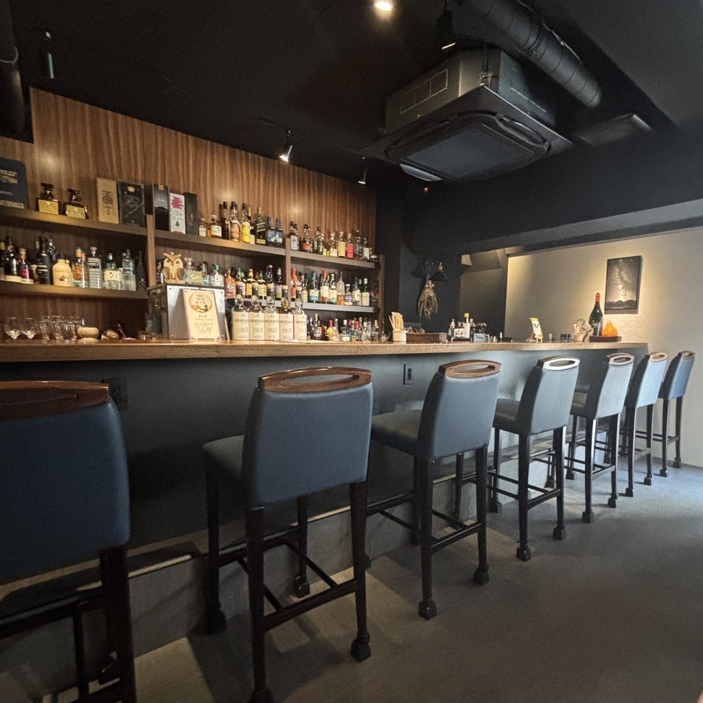 オールドスタイルのシンプルなバー 東京都のダイニング・バーのデザイン施工事例 | 店舗設計施工.com