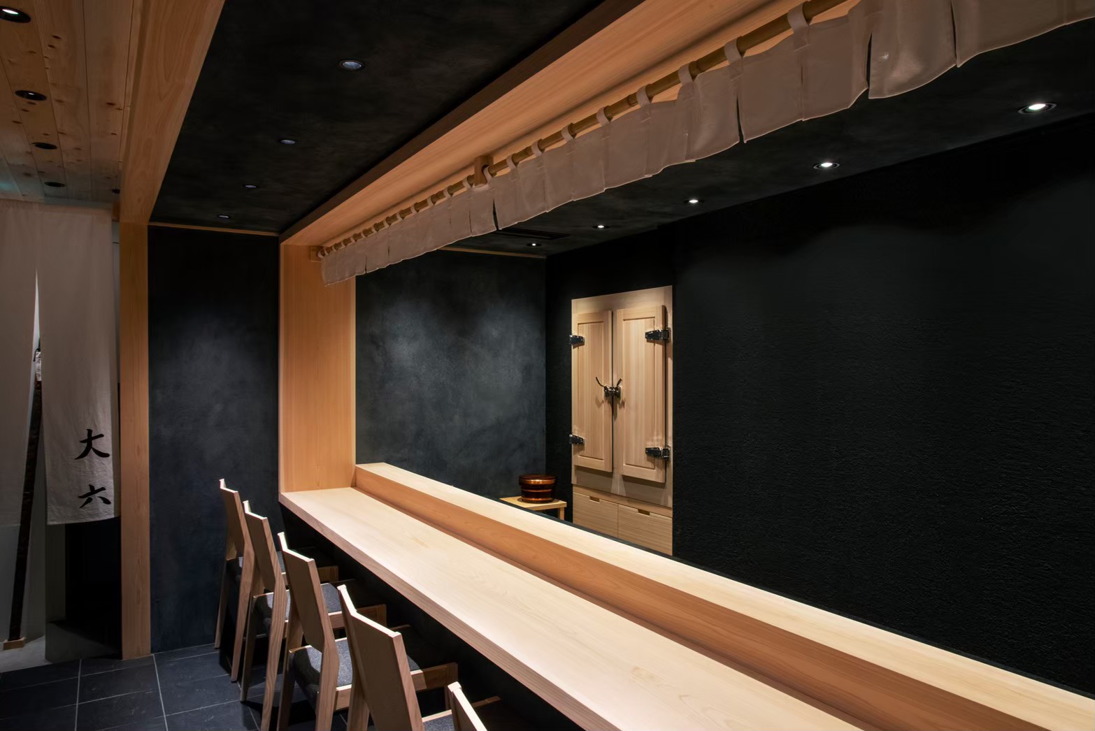 カウンターのみのプライベート空間で上質なお寿司を食べれる寿司店 東京都の寿司・日本料理のデザイン施工事例 | 店舗設計施工.com