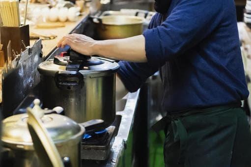 カウンター内の収納は見え方に配慮する