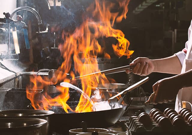 なぜ飲食店の内装に「建築基準法」が関係するのか