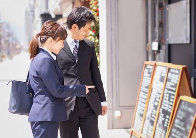 お店が何を提供しているかを伝える看板