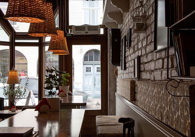 店内の様子が外から見える